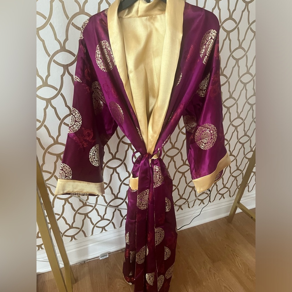 HARD TO FIND MAGENTA/GOLD RARE KIMONO!! REVERSABLE!! 2 in one!!